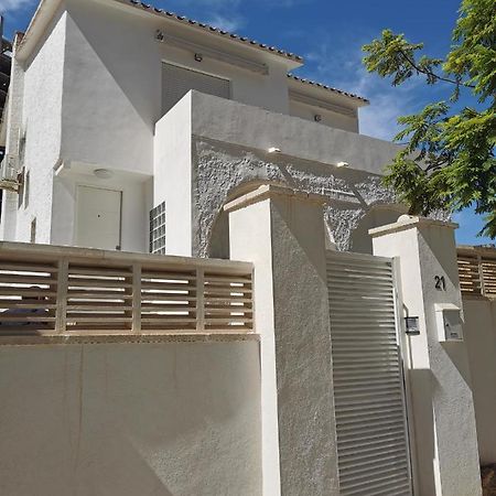 Casa Mya Con Terreno Privado Y Parking Compartido - A 800M De Playa Poniente Βίλα Μπένιντορμ Εξωτερικό φωτογραφία