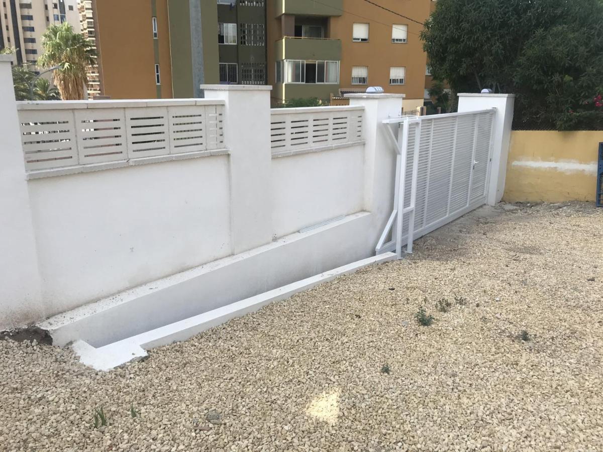 Casa Mya Con Terreno Privado Y Parking Compartido - A 800M De Playa Poniente Βίλα Μπένιντορμ Εξωτερικό φωτογραφία